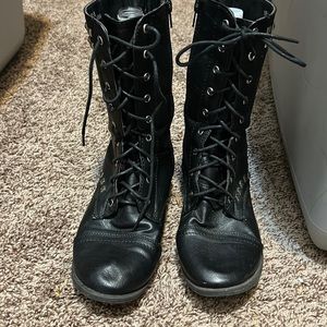 Combat boots